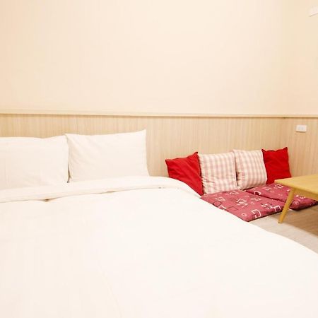Tt Guesthouse旅人時光民宿 Тайнань Экстерьер фото