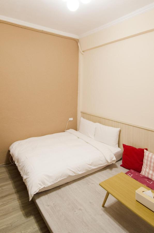 Tt Guesthouse旅人時光民宿 Тайнань Экстерьер фото